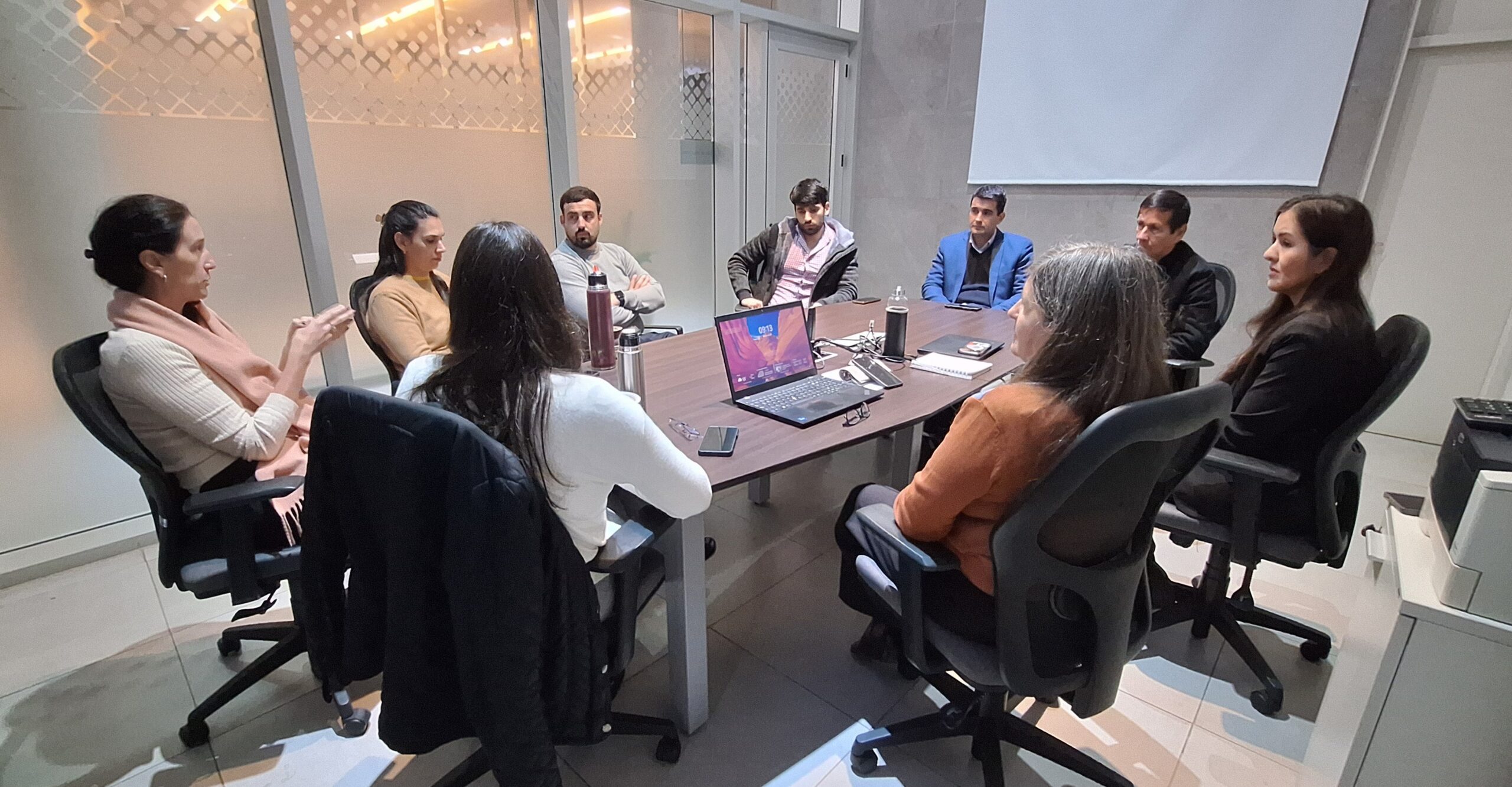 Comedores escolares: Reunión de trabajo con funcionarios del Ministerio de Educación, Ciencia y Tecnología.
